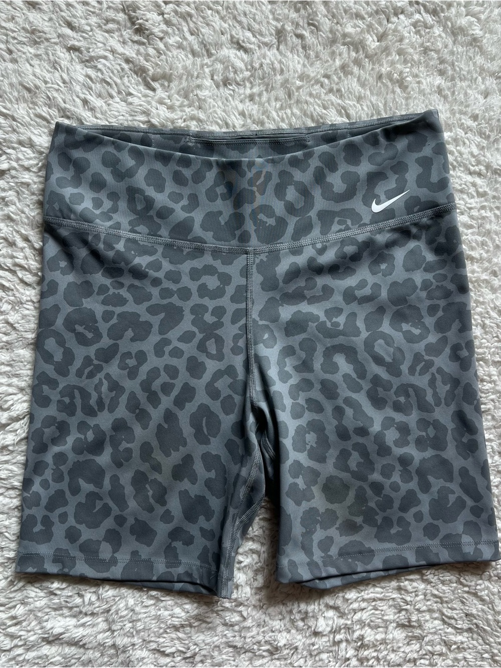 Nike Women’s Grey Leopard 7” Biker Shorts (L)